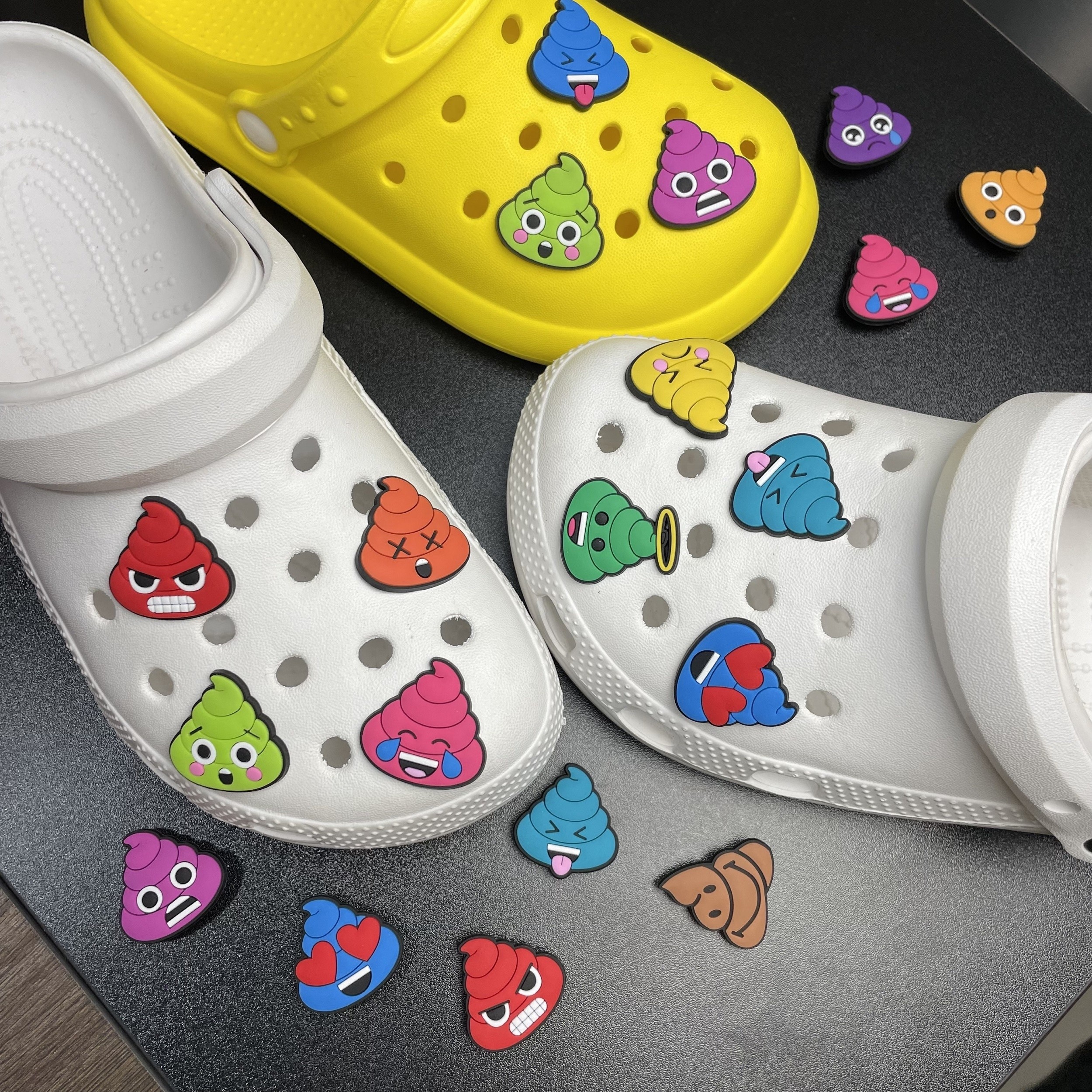 Emoji best sale crocs charms