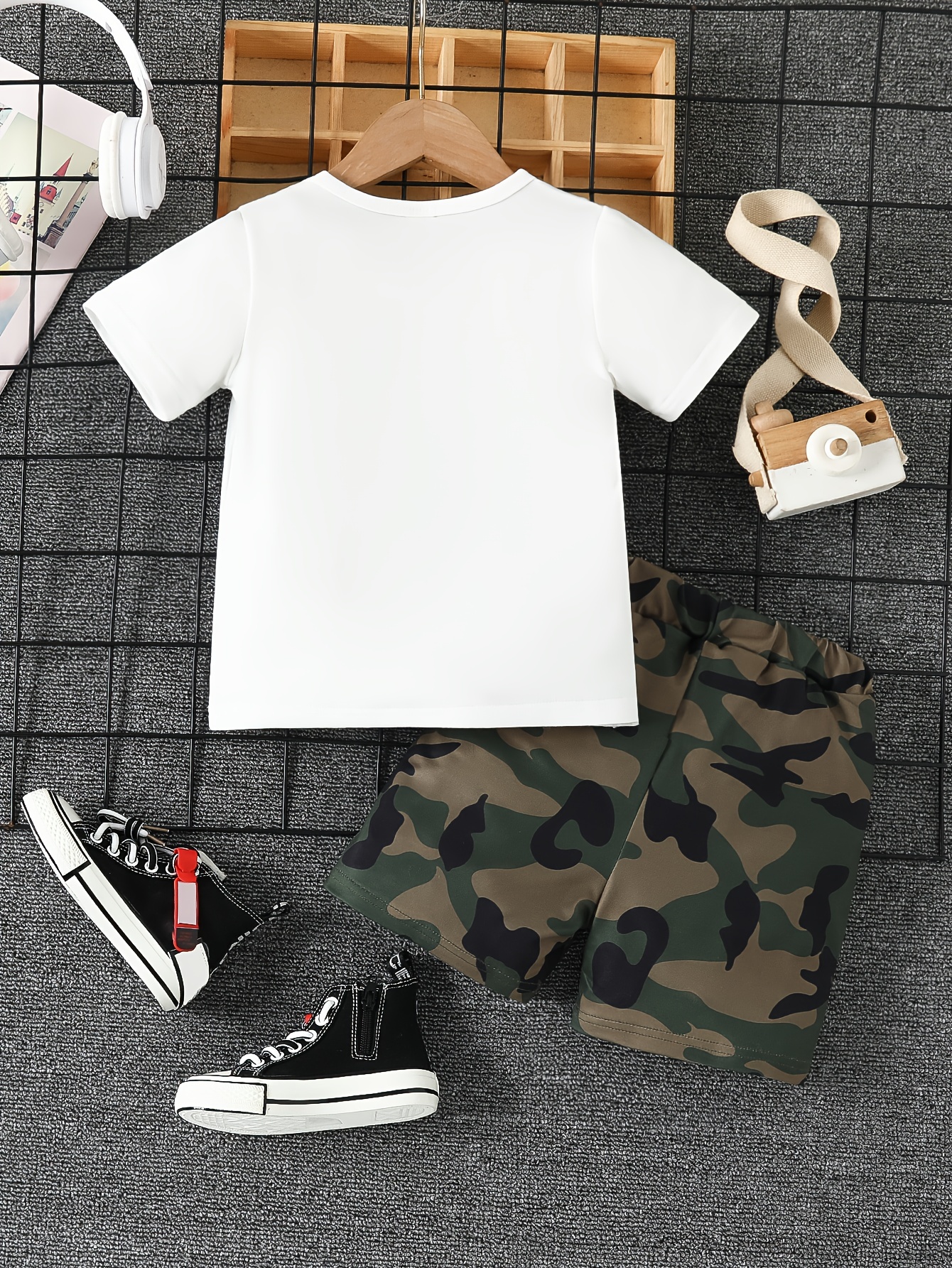 2pcs Baby Boy 95% Cotton Short-sleeve Letter Print Colorblock T-shirt and Camouflage Shorts Set
