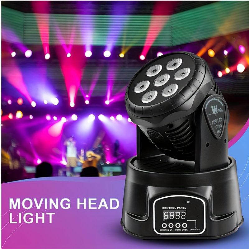 Foco led rgbw con luz de cabeza móvil e iluminación de escenario colgado en  una estructura de techo en un salón de fiestas