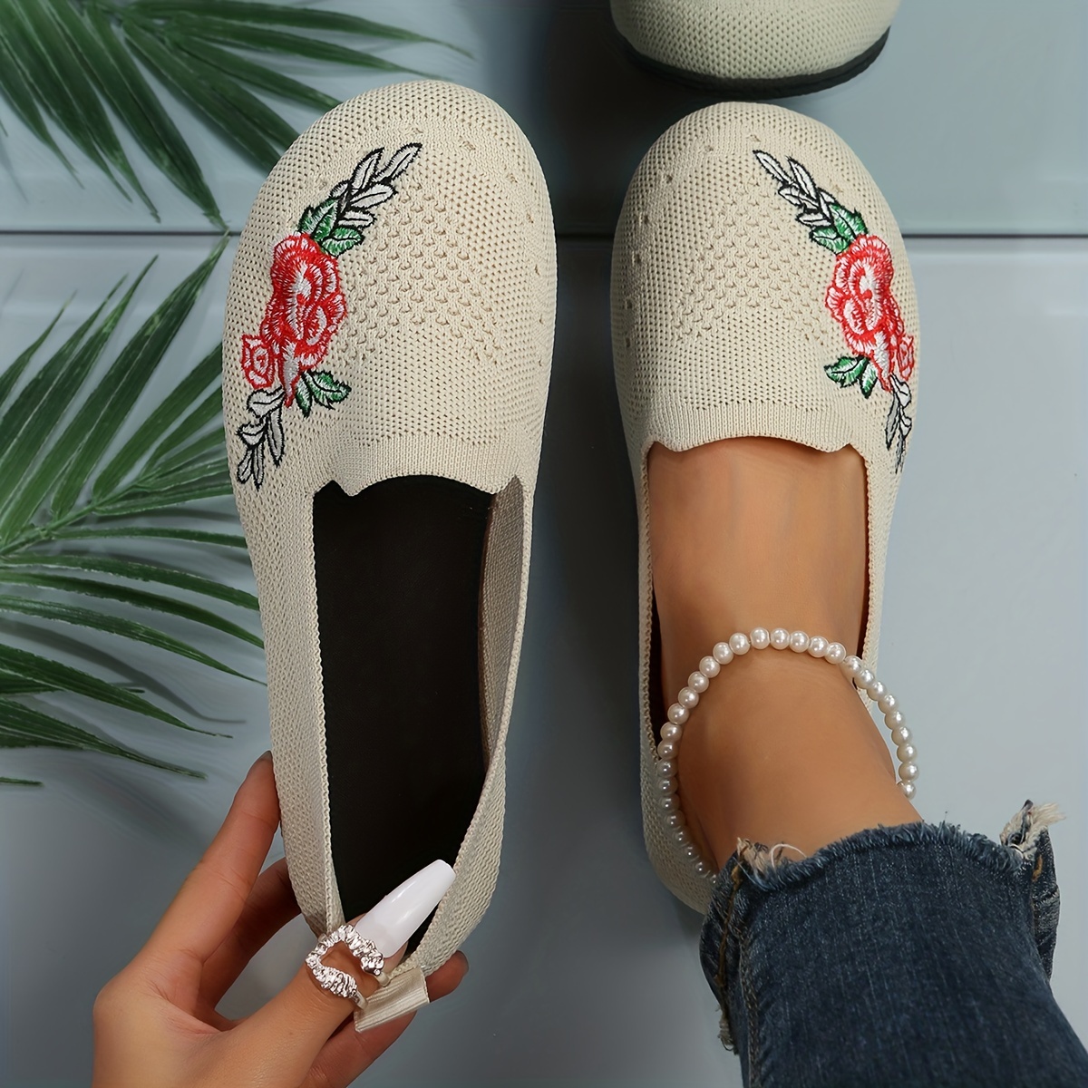 Fashionable Soft-sole Embroidered Round Toe Slip-on Flat Espadrille Shoes  For Spring And Autumn
