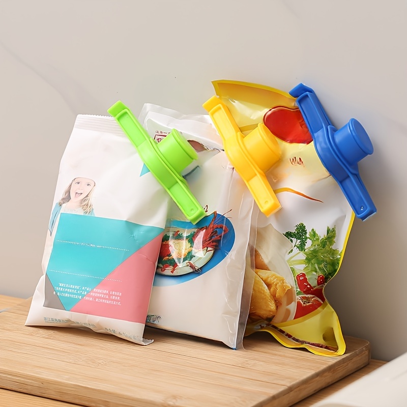 1Pcs Food Sealing Clips with Pour Spout Plastic Snack Storage Bag