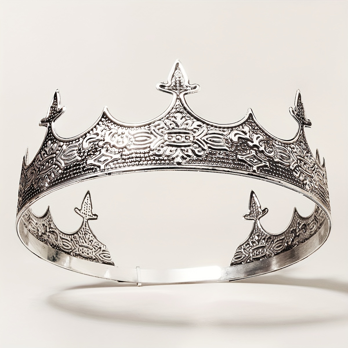 Corona del rey de metal