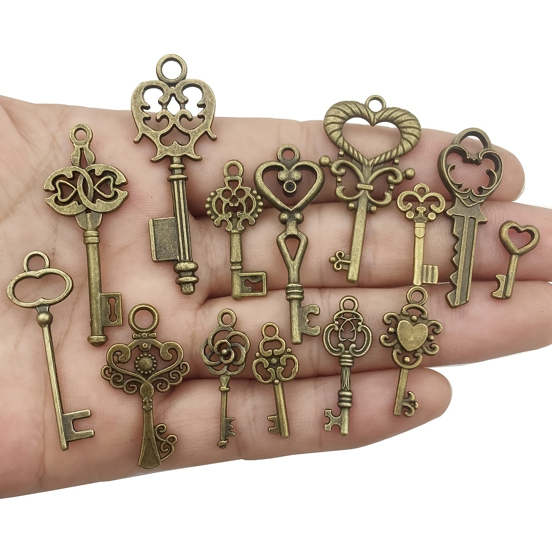  Salome Idea Skeleton Key Charm Set in Antique Copper (48  Charms) 6 Styles – Vintage Style Key Charms (AntiqueGold) : Arts, Crafts &  Sewing