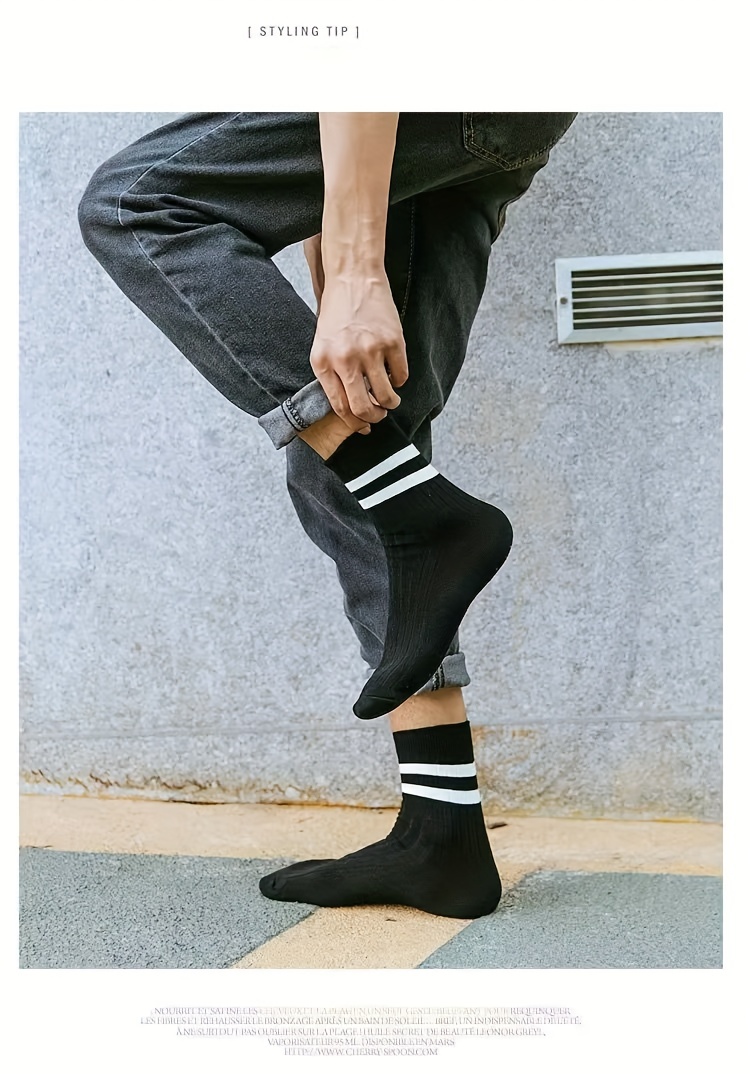 Men's Style Tips: Black Socks in the Summer