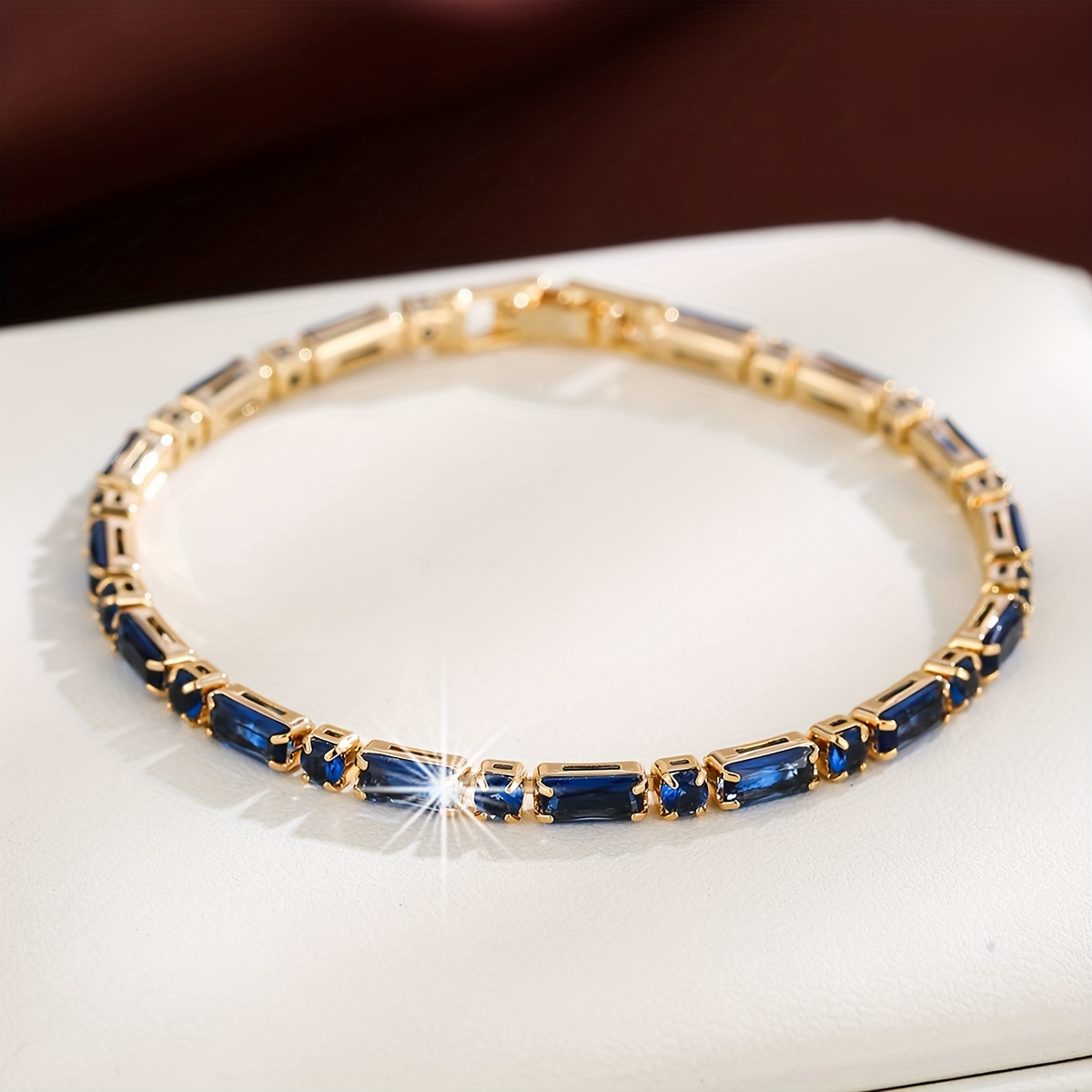 

Vintage Dark Blue Zircon Bracelet Female Niche Luxury Exquisite Bracelet Bangle Gift