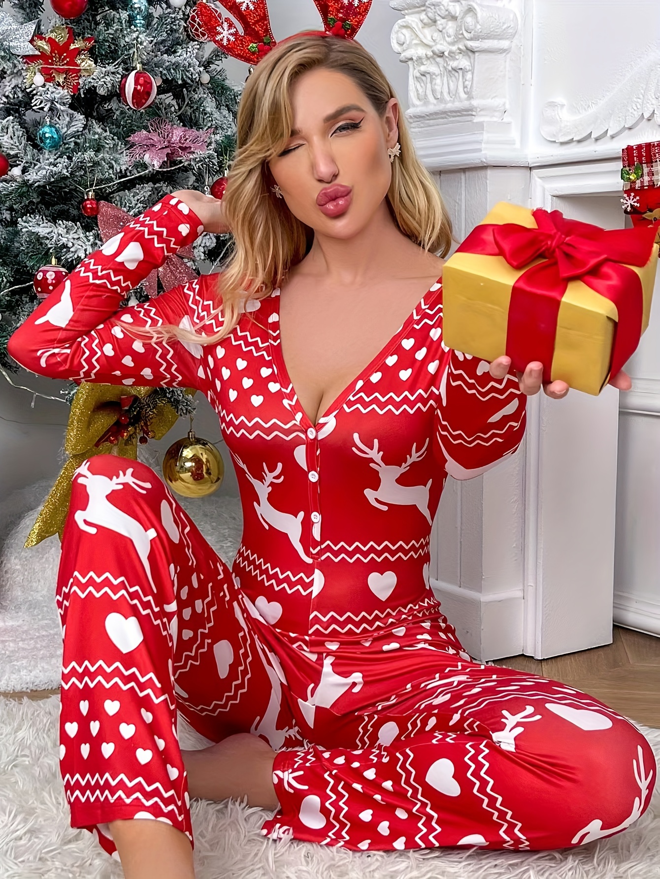 Womens Christmas Pajama Sets Long Sleeve Round Neck Cute Reindeer Print  Pullover with PJs Pants Casual Loose Fit Sleepwear Set