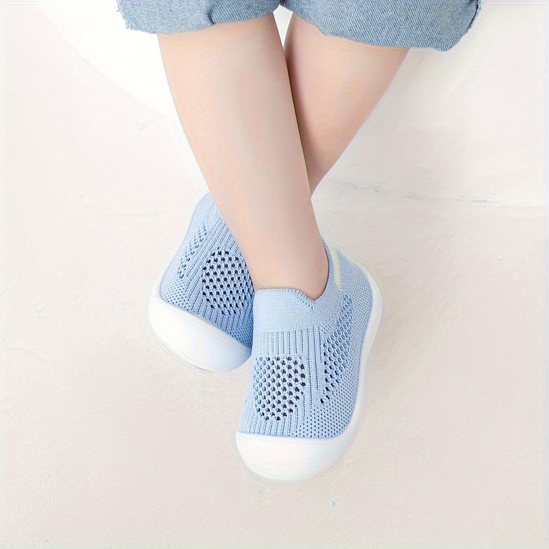 A Pair of Fashionable Breathable Mesh Solid Color Baby Walking Shoes, New Summer 2025 Style with Soft Anti-Slip Sole, 0-24 Months Slip On Toddler Training Shoes in Multiple Colors, Slipon Convenience, Breathable Mesh Design, Soft Fabric Lining, Durable Rubber Sole, Parents Shopping, New Walkers