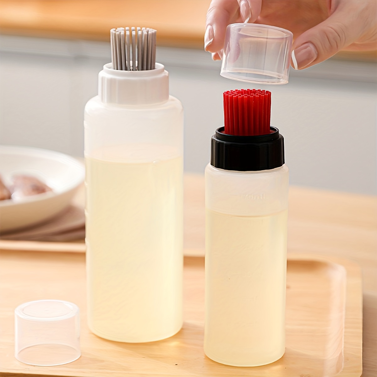 1Pcs Barbecue Oil Brush Oil Dispenser with Brush High Temperature Resistant  Silicone Seasoning Bottle Brush Kitchen Baking Gadgets