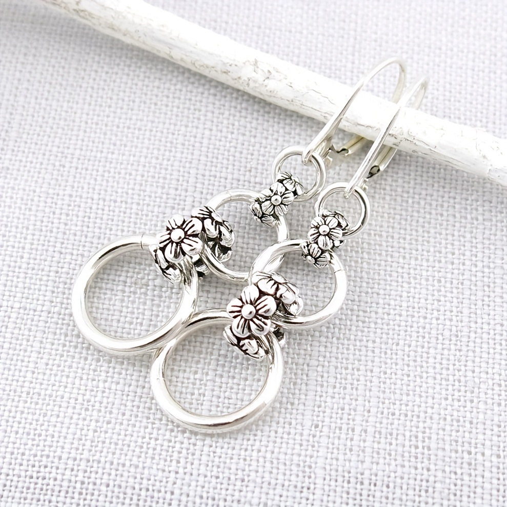 

Hollow Circle Vintage Flower Decor Dangle Earrings Retro Bohemian Style Silver Plated Jewelry Trendy Female Gift
