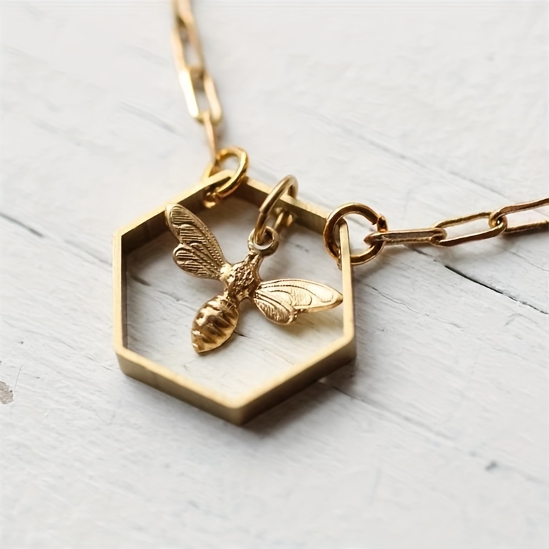 

Vintage Creative Bohemian Bee Hexagonal Pendant Zinc Alloy Pendant Cool Simple Gift For Friends Men's Accessories