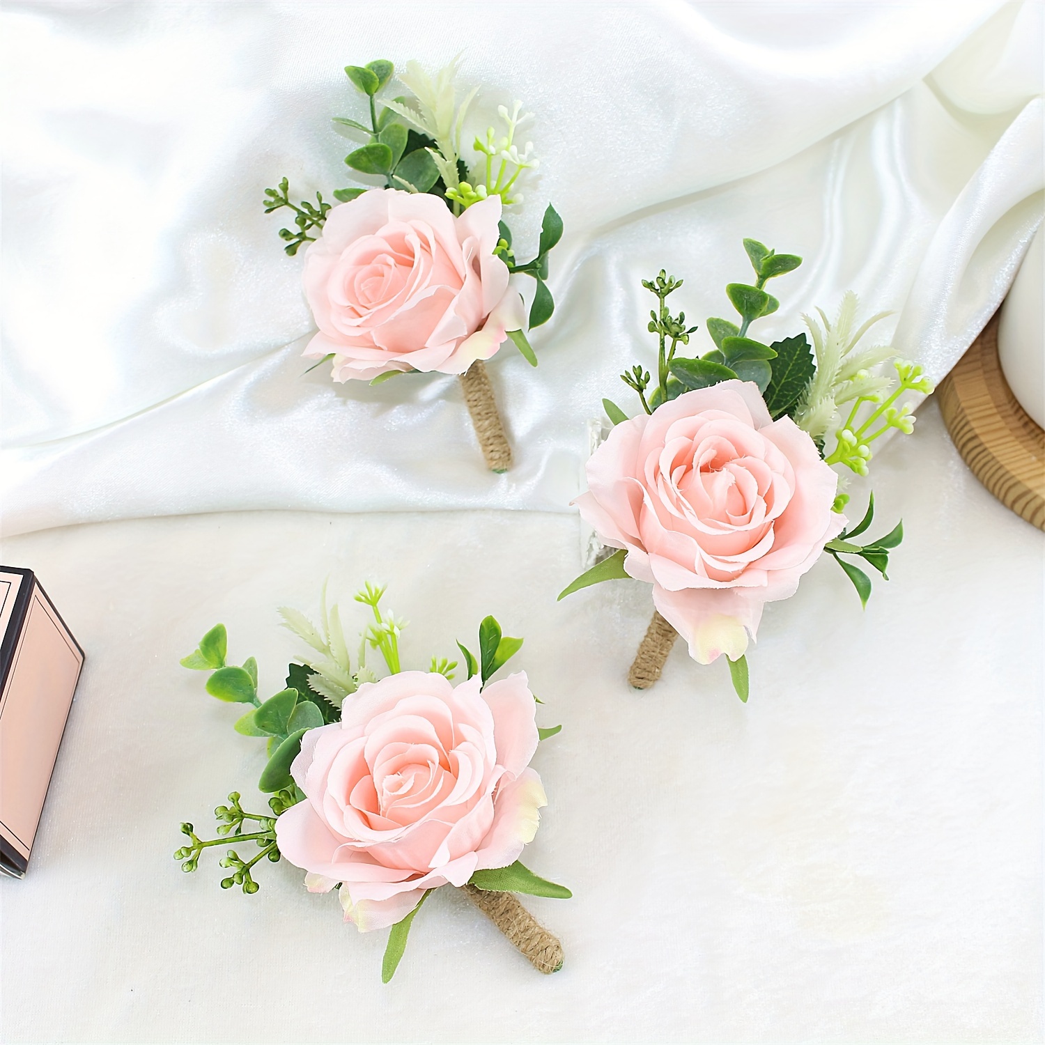 1pc Elegante Boutonniere Rosa Artificial para Hombres, Novio de Boda  Accesorio Floral de Tela con Rosas Realistas y Follaje Verde