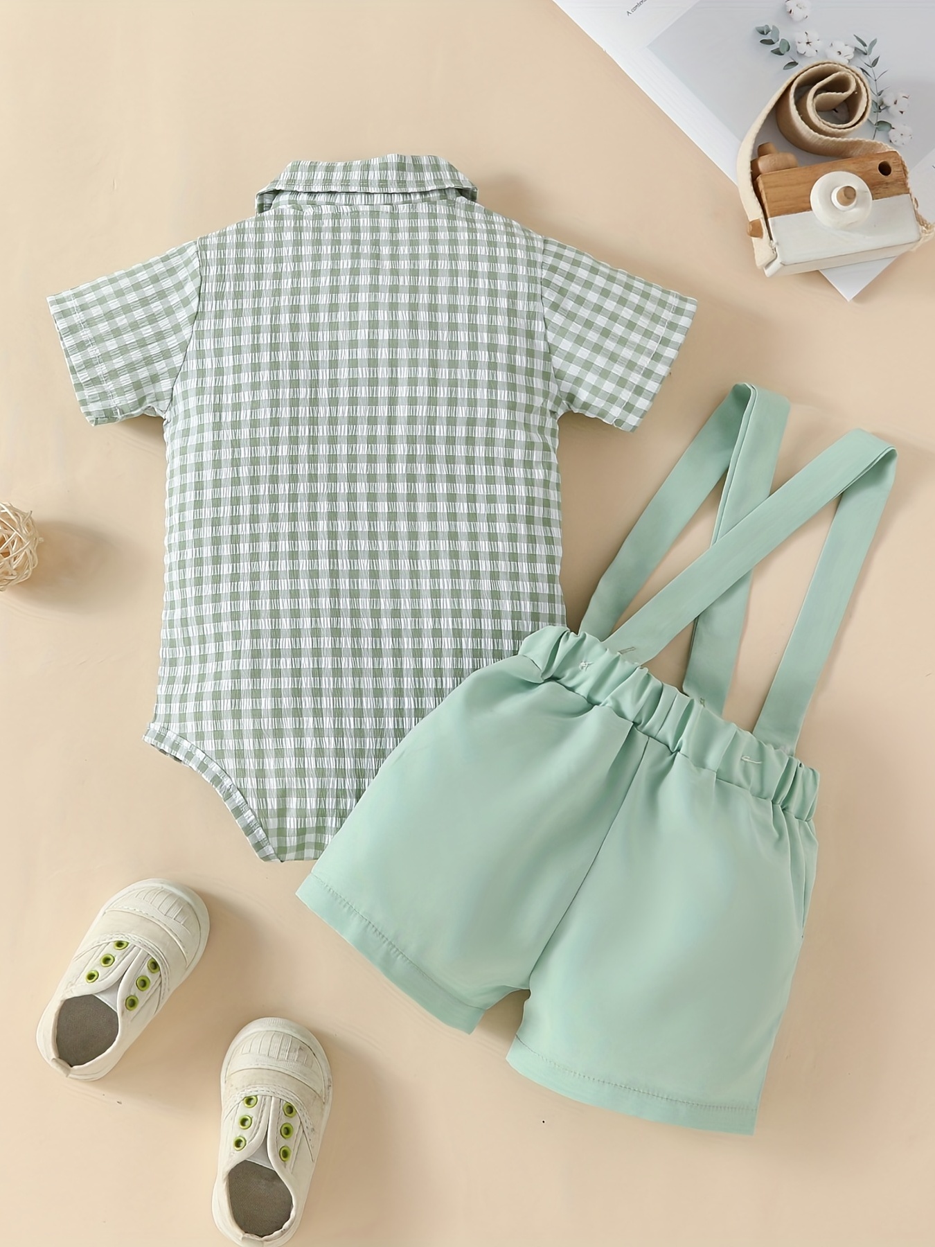 2pcs Baby Boys Plaid Bowtie Onesie & Suspender Shorts Set