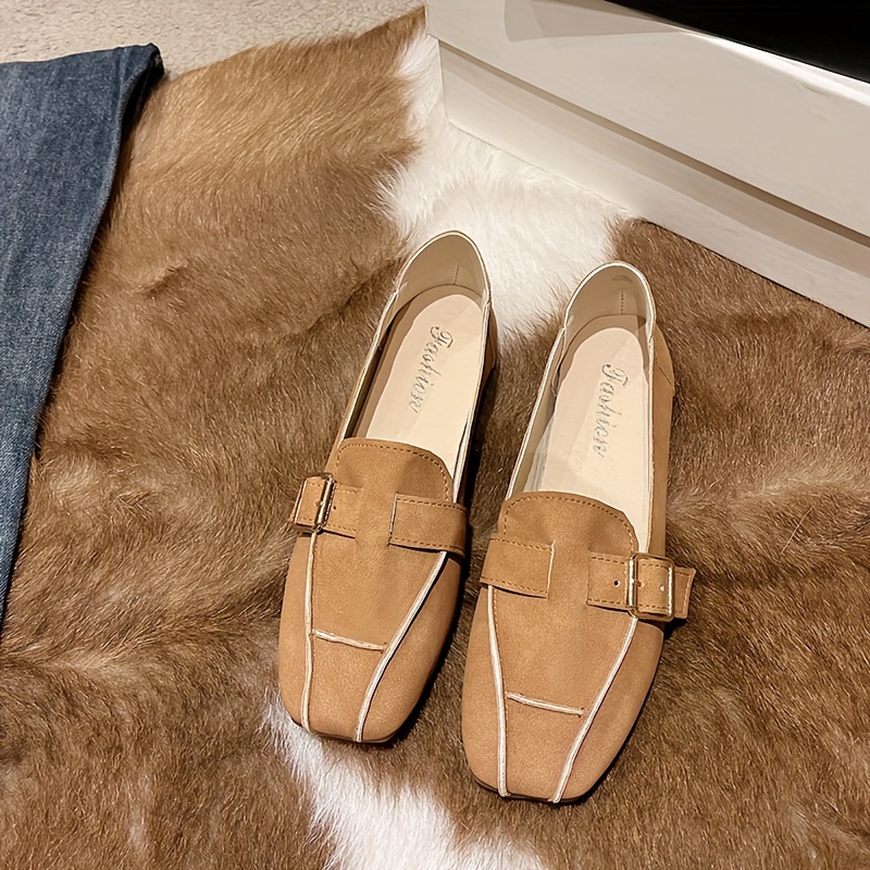 Woman's Retro Suede Flats