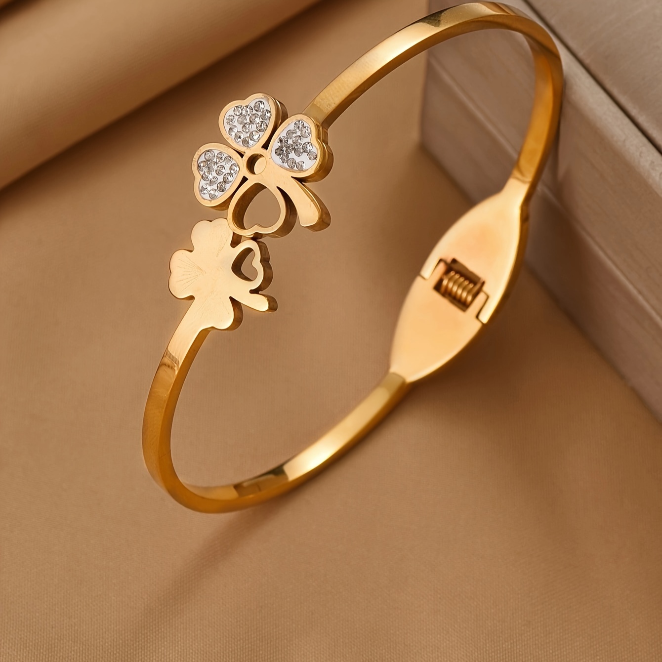 Open clover deals bracelet