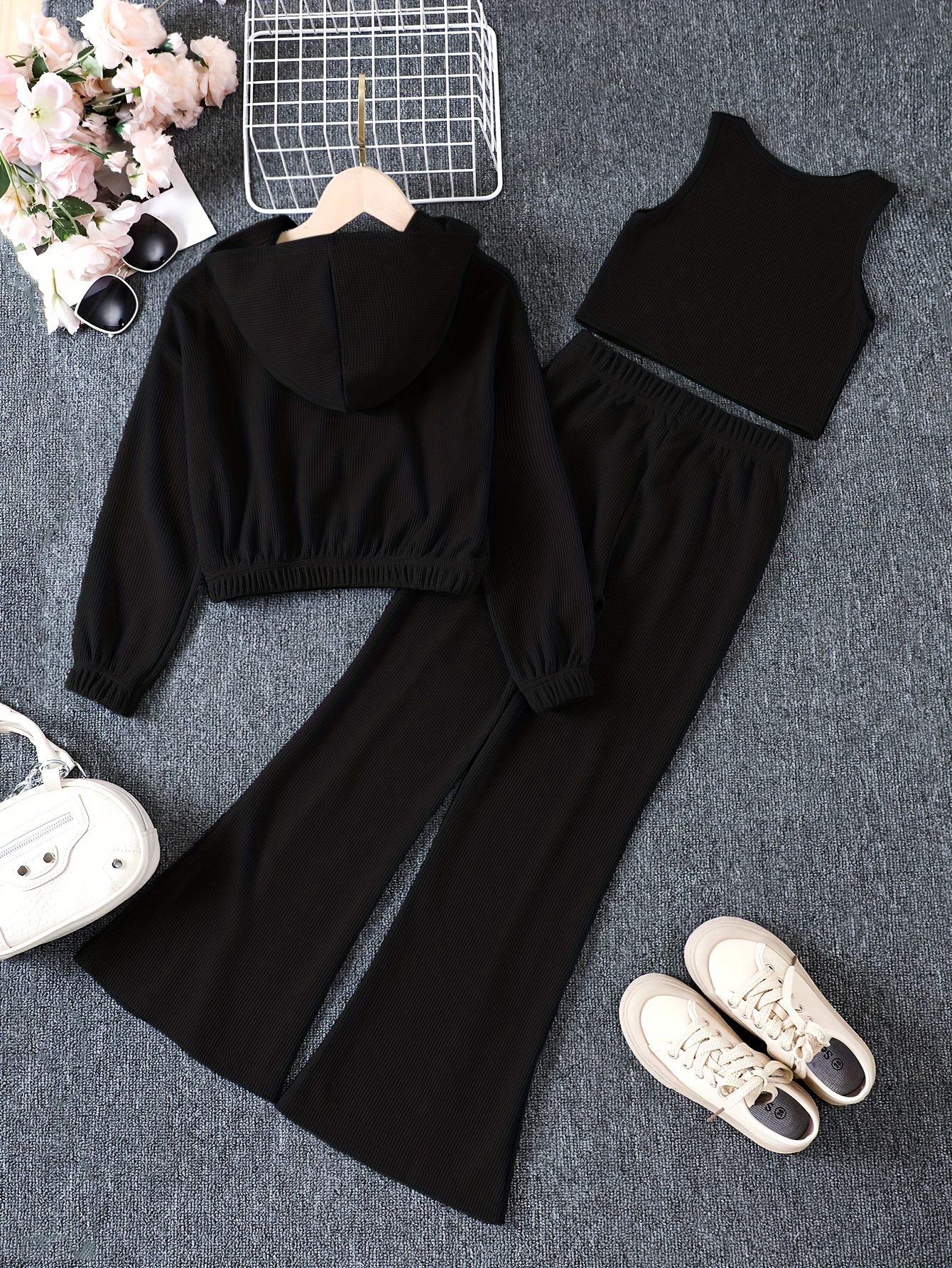 Women's Sport Outfit: mélange tank top + black Capri trousers