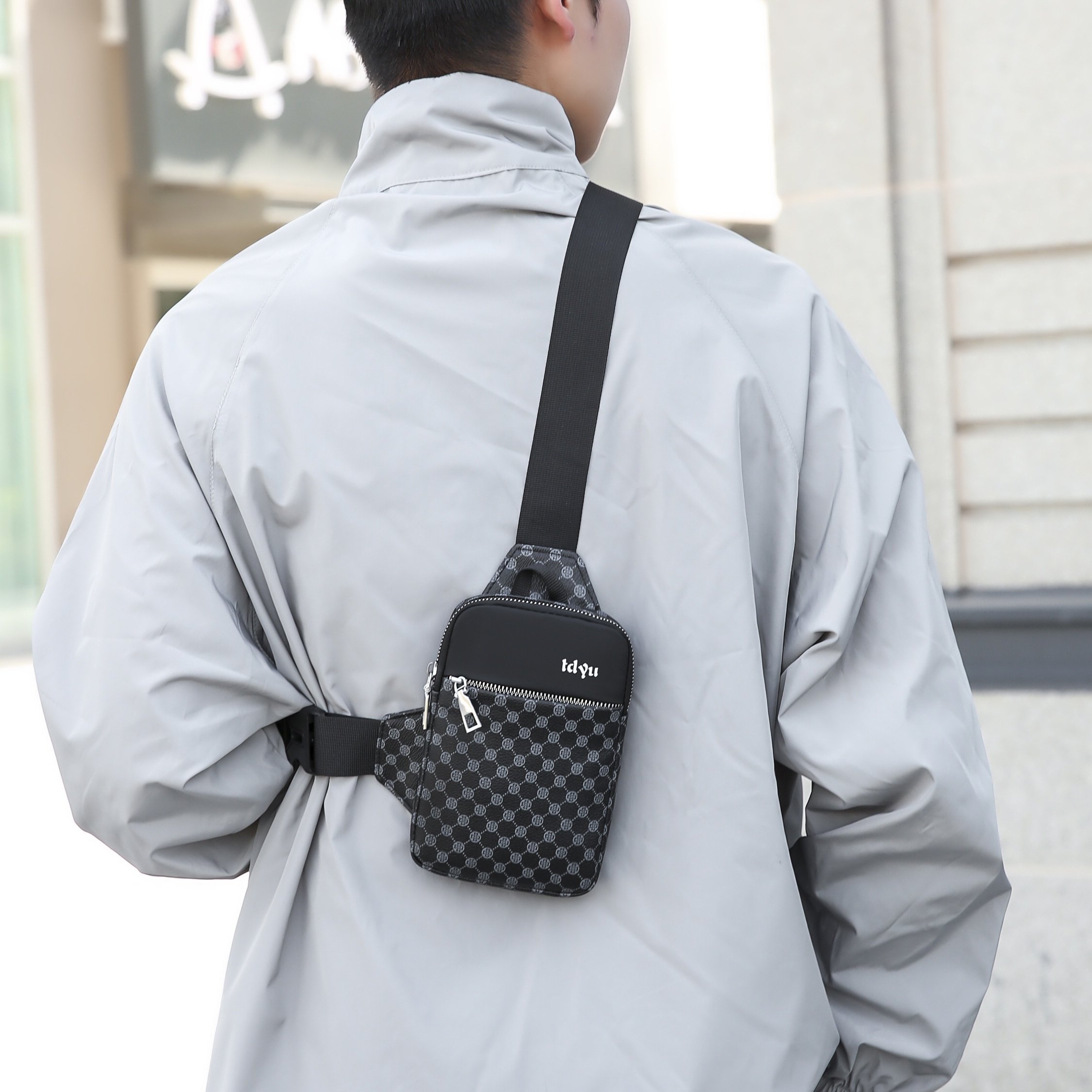 Bolso De Pecho Clásico Y De Moda Para Hombre Con Monedero, Lugar Para  Llaves, Organizador De Teléfono Y Pequeño Bolso Casual Para La Calle,  Trabajo, Viaje O Las Vacaciones Esenciales. Ligero, A