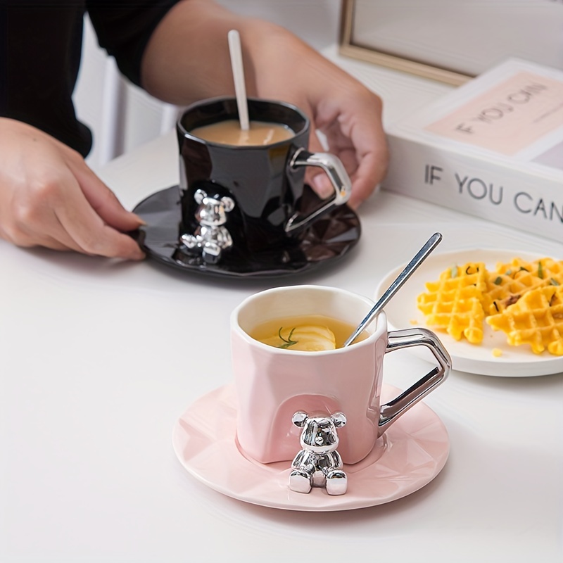 Set teiera con tazza da té e piattino