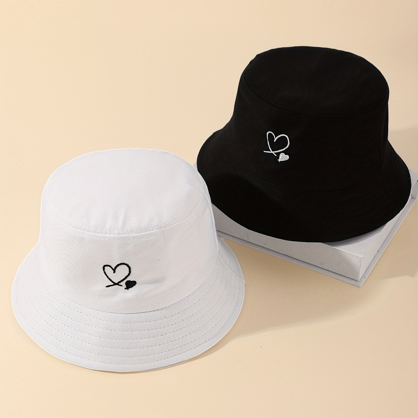 

2pcs/set Heart Embroidery Bucket Hat Trendy Black & White Couple Basin Hats Lightweight Reversible Fisherman Cap For Women Men Valentine's Day Gift