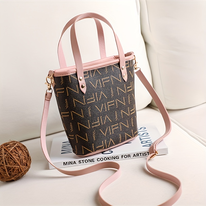 Letter Print Crossbody Bag, Fashion Pu Leather Zipper Purse, Women's Daily  Shoulder Bag - Temu