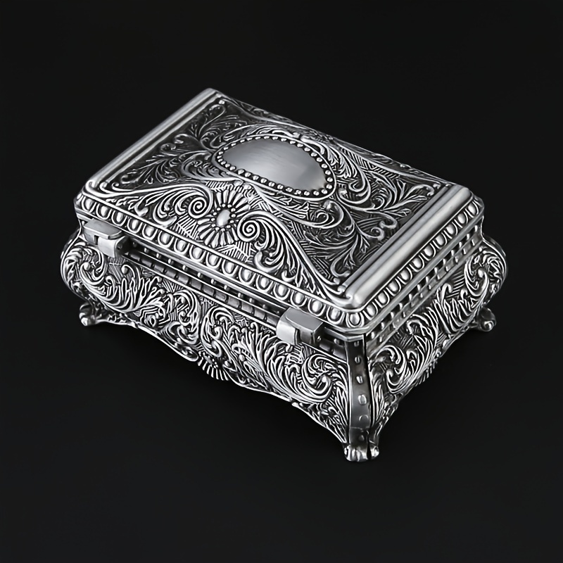 Una caja de joyería de metal vintage en estilo europeo, lujosa y retro, adecuada para relojes, joyas y accesorios con una hebilla segura.