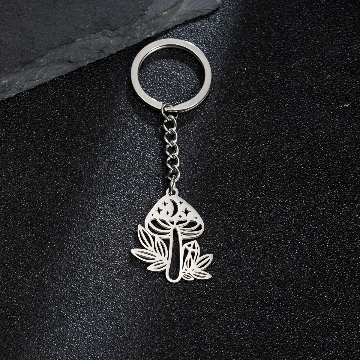 Cool Keychain Simple Key Pendant Mushroom Girl Key Ring, Creative Keychain for Men,Key Chain Men,Temu