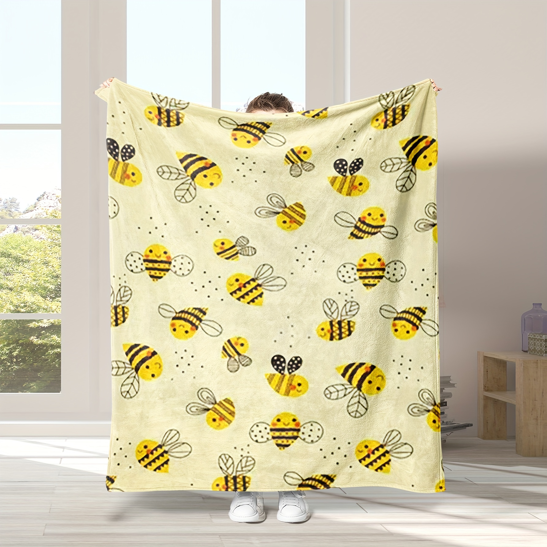 Bee Blanket, Cute Bee Gifts for Women Bee Lovers, Kawaii Bee Throw  Blankets, Bees Cozy Soft Cartoon Plush Fuzzy Yellow Blanket, Christmas  Birthday