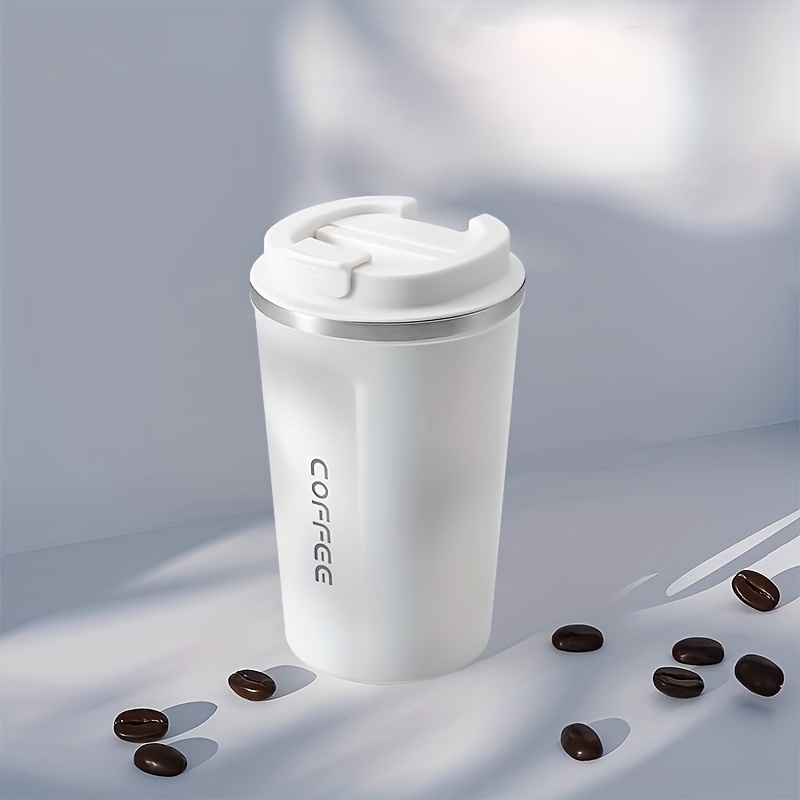 Taza de café reutilizable. café para llevar. termo lindo dibujado a mano para  llevar café. vida sin desperdicio. objetos vectoriales aislados sobre fondo  blanco.