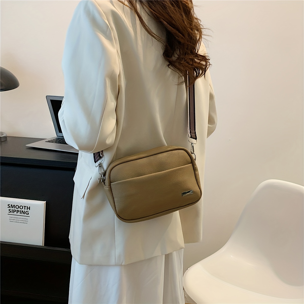 Fashionable Solid Color Simple Wide Strap Crossbody Bag With