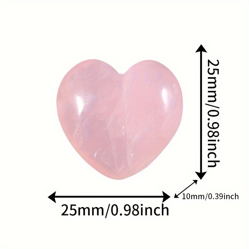 La Mano Tiene Un Cuore Di Quarzo Rosa Di Pietra Naturale Cuore a  Disposizione Una Pietra Sotto Forma Di Un Cuore Talismano Di Amo Immagine  Stock - Immagine di giorno, naughty: 135036637