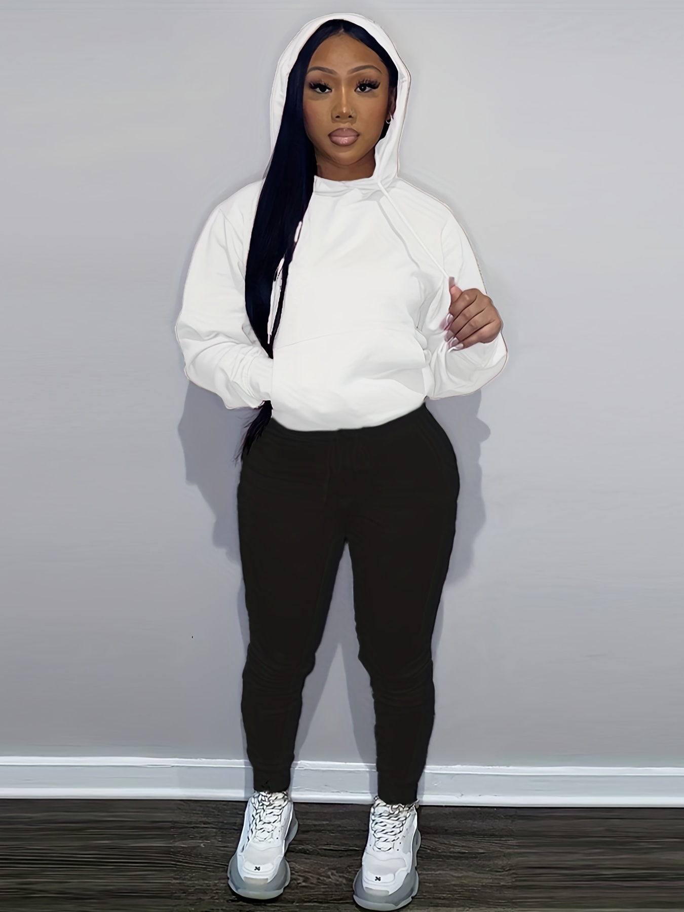 Women Sweatsuits Sets 2 Piece Outfits Cropped Hoodie Sweatshirt and  Sweatpants Long Joggers with Pockets, White, Large : : Clothing &  Accessories