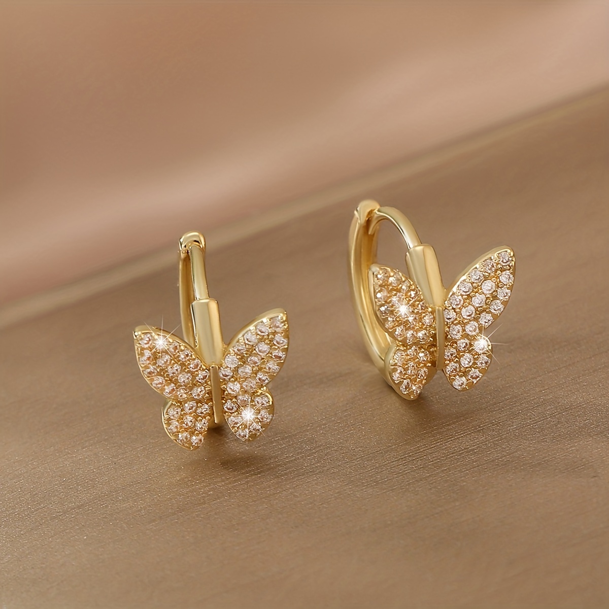 

Golden Exquisite Butterfly Decor Shiny Zircon Inlaid Hoop Earrings Cute Luxury Style Copper Jewelry Delicate Female Gift