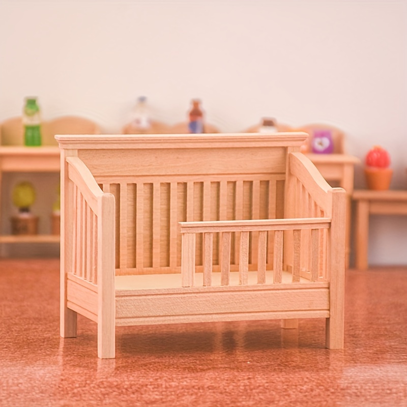LATRAT 1:12 Berceau miniature pour bébé - Lit d'enfant - Maison de poupée -  Accessoires pour chambre d'enfant - Berceau de poupée rétro nostalgie -  Jouet en bois naturel : : Jeux et Jouets