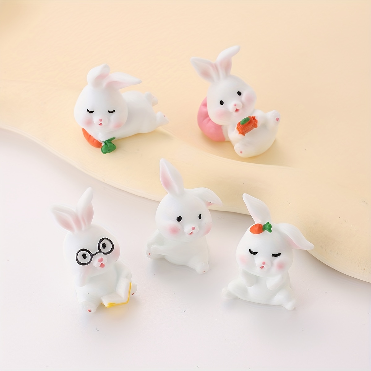 Süßes kleines weißes Kaninchen, In der Auto-Mittelkonsole, Home Creative  Dekorationen, Maskottchen des Jahres, Kaninchen-Ornamente