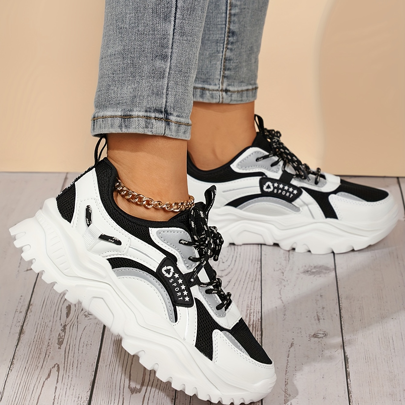 Women's Breathable Mesh Sneakers Low Top Lace Up Shoes