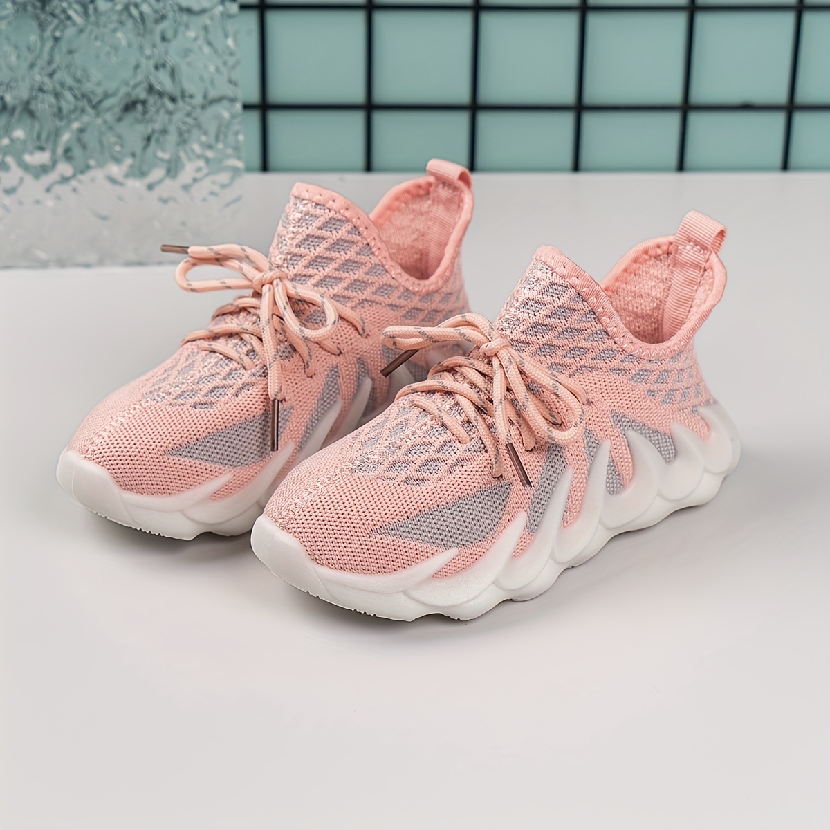 Adidas hotsell tubular lacci