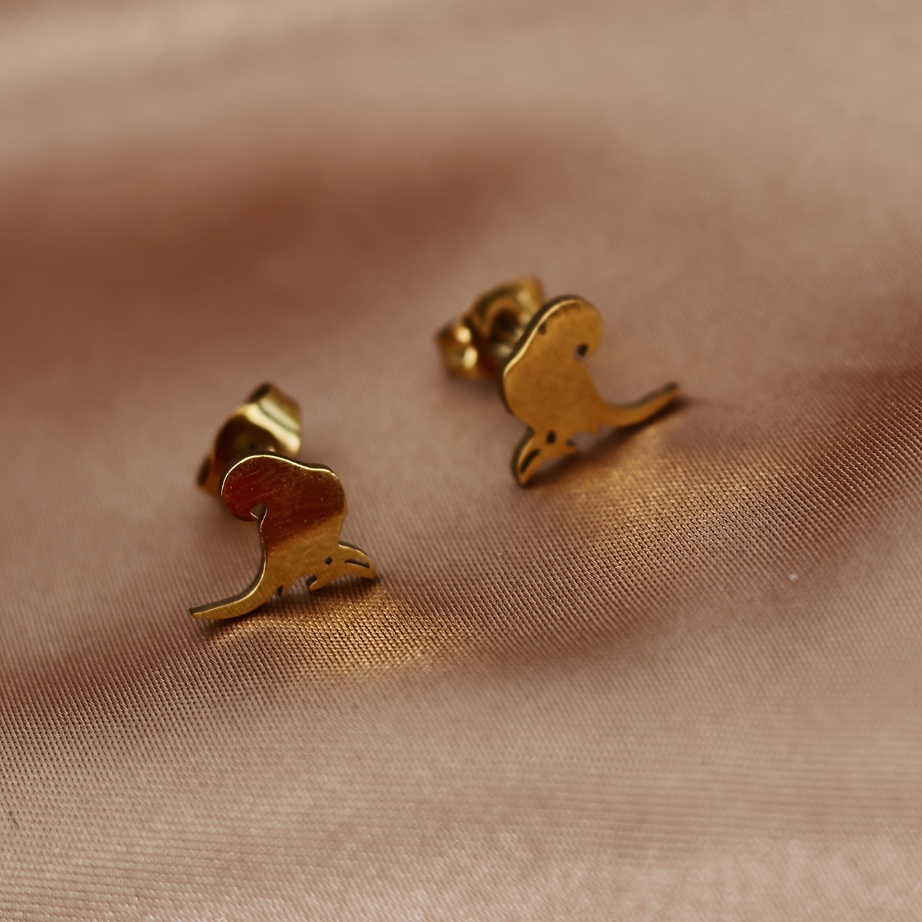 Hypoallergenic Ear Hook 3D Crown Resin Bird Earring