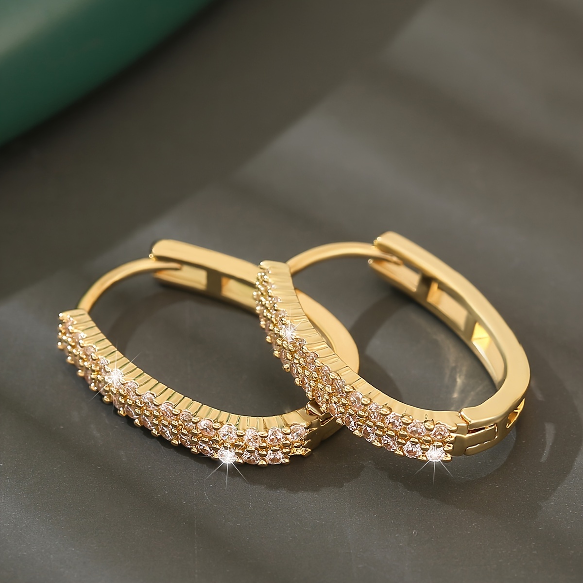 E-shop Luxuriöse hochwertige Kupfer-Set Synthetische Zirkonia Geometrische Rechteckige Ohrklemmen, Vintage Elegante Durchbrochene Ohrringe, Perfektes