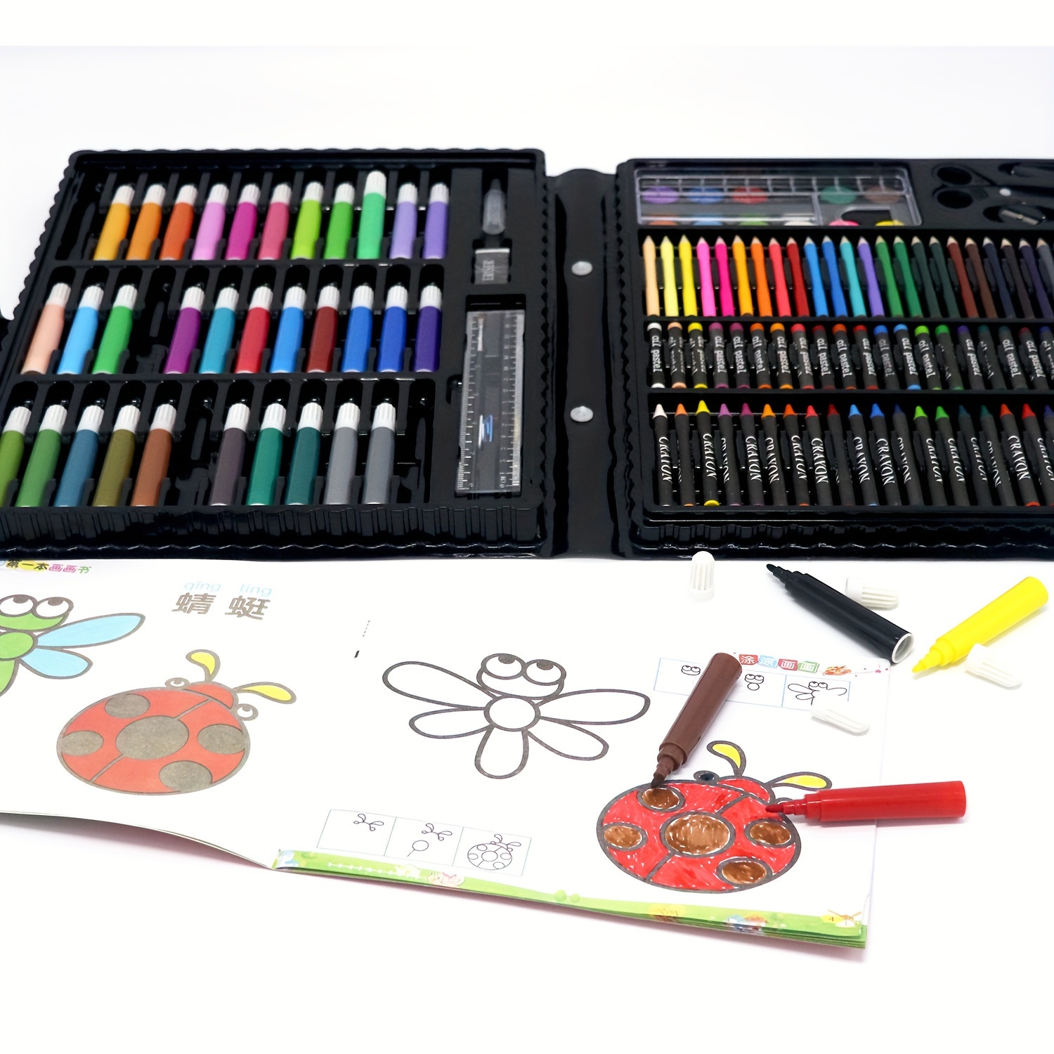 Coloriage mystère Disney Coco réalisé aux feutres et crayons de couleur  pour les ombrages.
