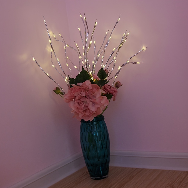 Lunartec Leuchtzweige: 3 Deko-Zweige, je 48 Kunststoff-Knospen & 8 LEDs,  batteriebetr., Timer (Beleuchtete Zweige für Vase, Leuchtzweige für  Bodenvase, Weihnachtsbeleuchtung) : : Küche, Haushalt & Wohnen