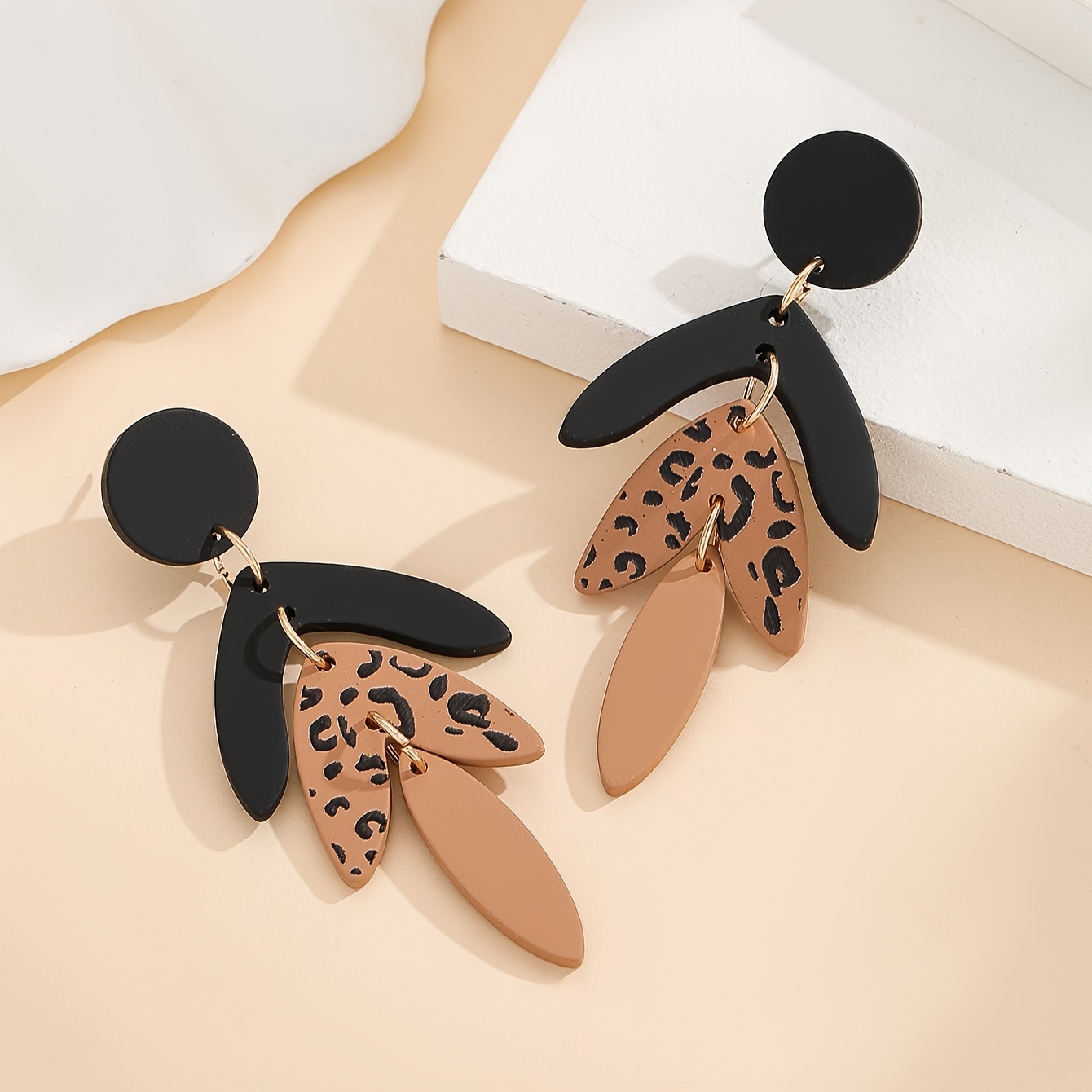 

Melad Color Leopard Print Earrings Leaf-shaped Soft Clay Texture Acrylic Earrings Elegant Cute Earrings Accessories Gift
