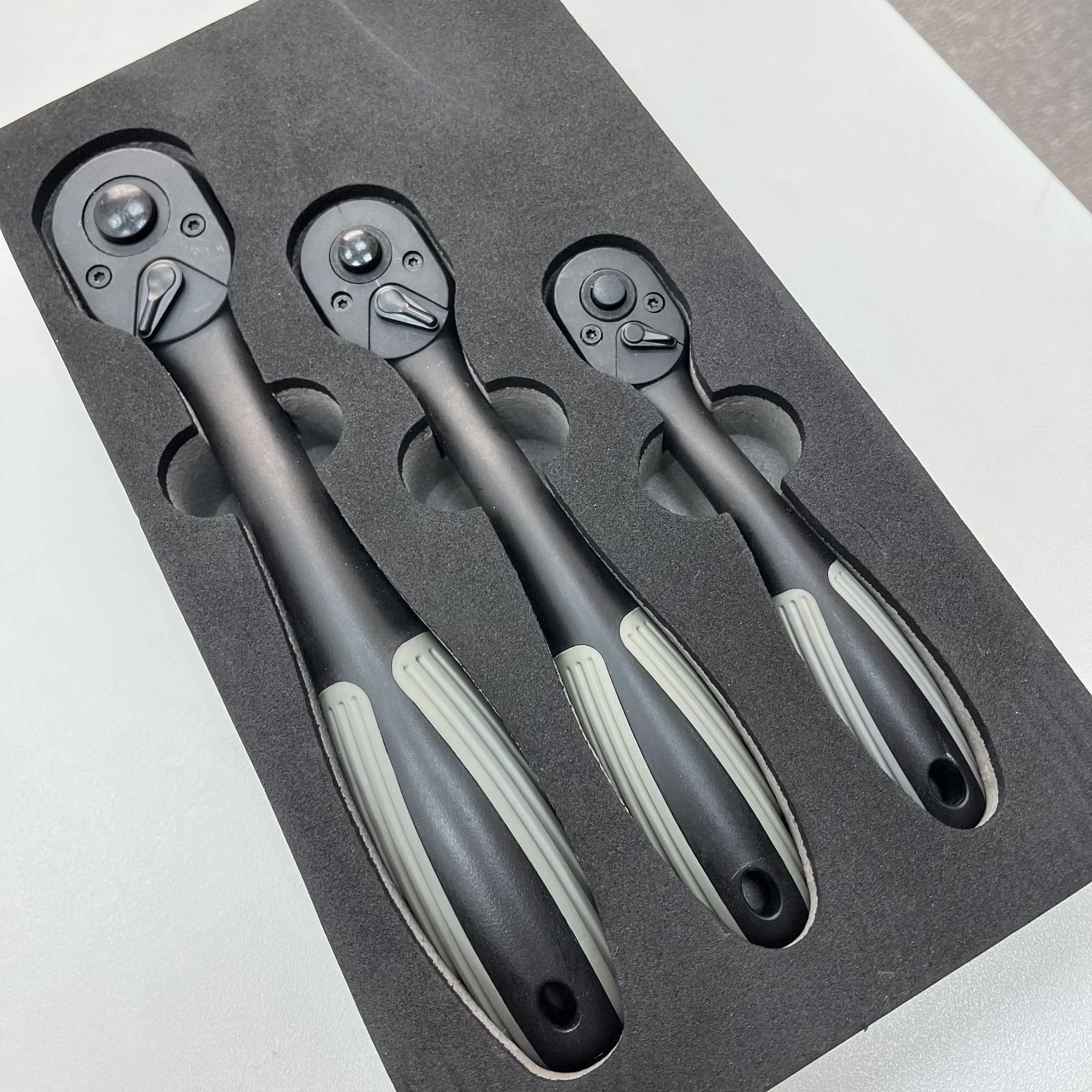 

3pcs Composite Ratchet Set - Iron, 1/4", 3/8", 1/2" Drives With Fixed Square Head & Textured Grip Handles In Black & Gray Case