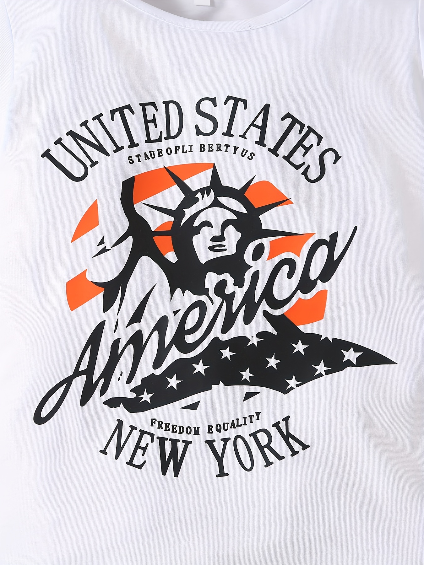 Diseño de ropa de la ciudad de nueva york con estatua de la libertad,  estampado para camiseta, estilo monocromo y efecto grunge