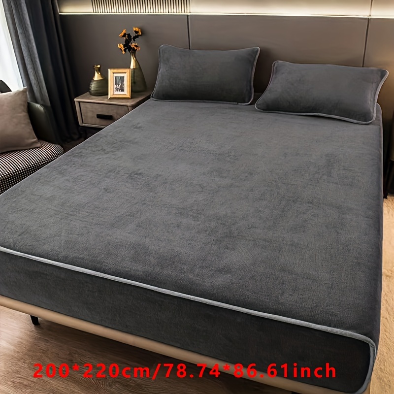 1 pièce Drap Housse en Velours Lait Uni avec Piping: retailer-supplied image