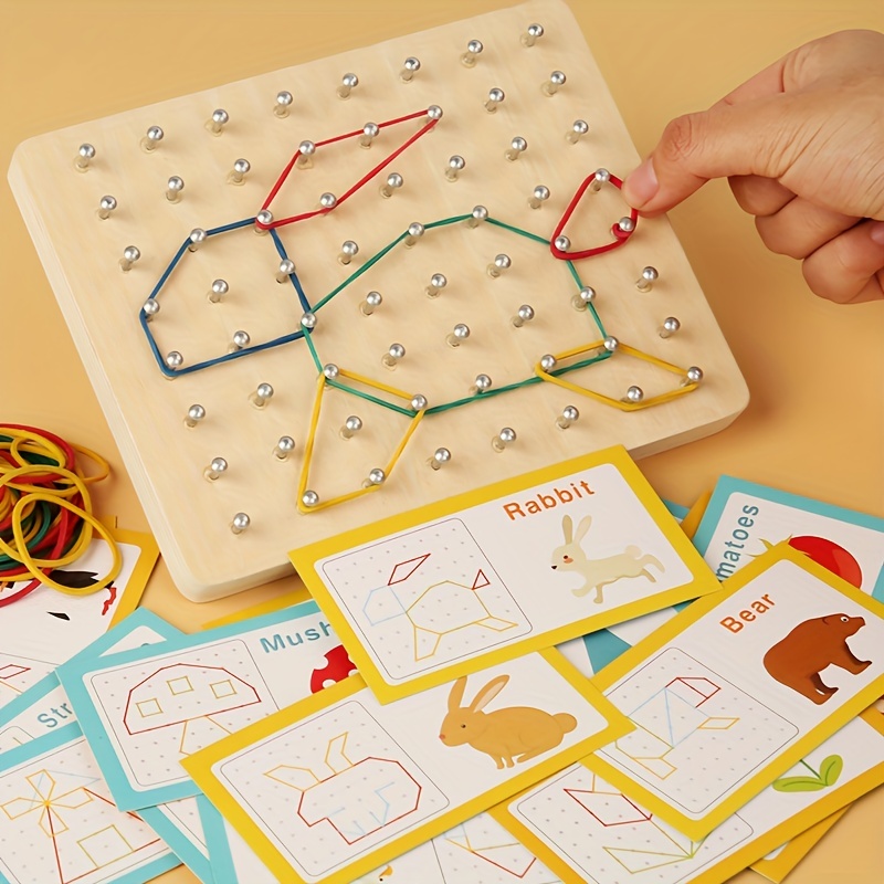 子供向けのパターンカードとゴムバンド付きの木製ジオボード。図形や形