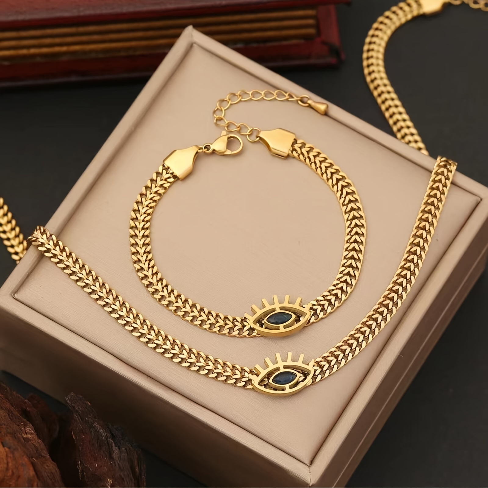 

2ps Golden Stainless Steel Hollow Eye Necklace And Bracelet Set