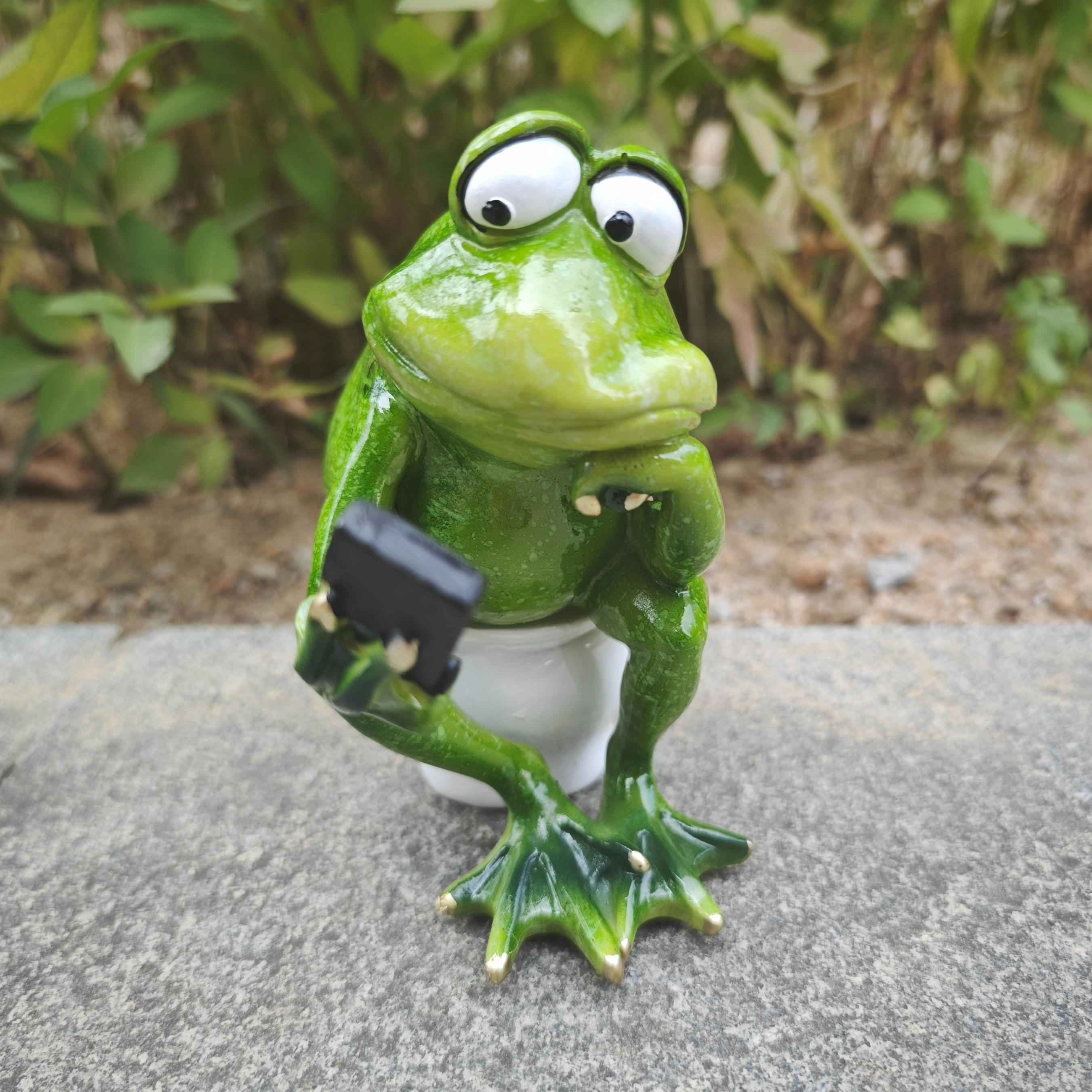 Miniature Garden Frog Resin Frog Figurine Sitting Statue Model