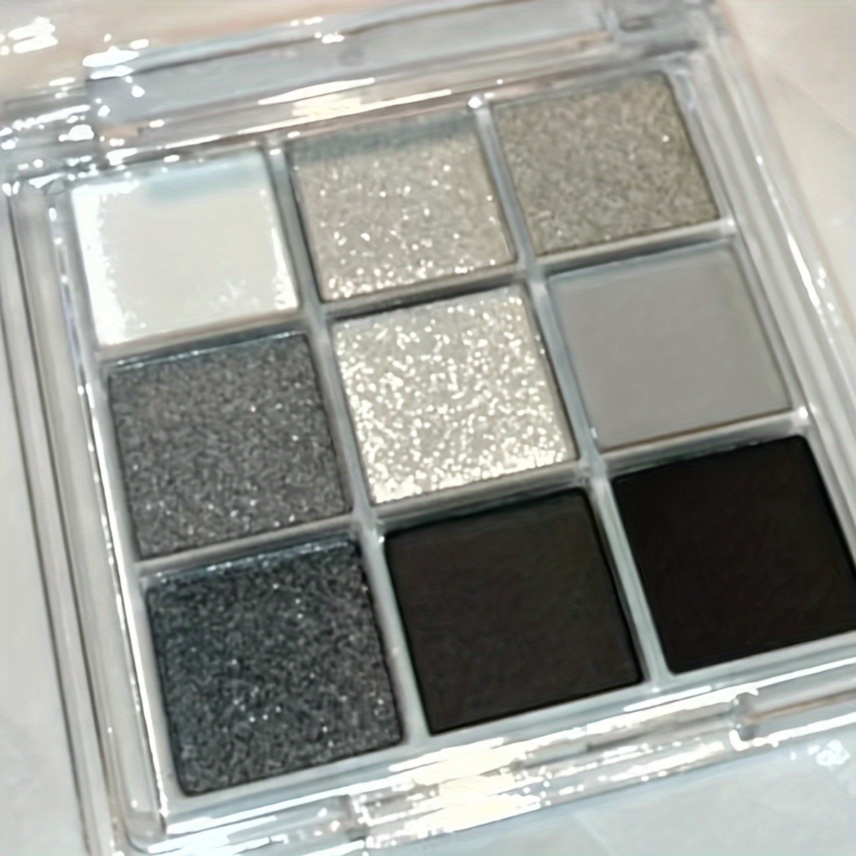 

Smoked 9-color Glazed Eyeshadow Palette, Pearly Glitter And Matte Finish, Waterproof And Sweat Proof, Long Lasting Smudge Proof Eye Shadow