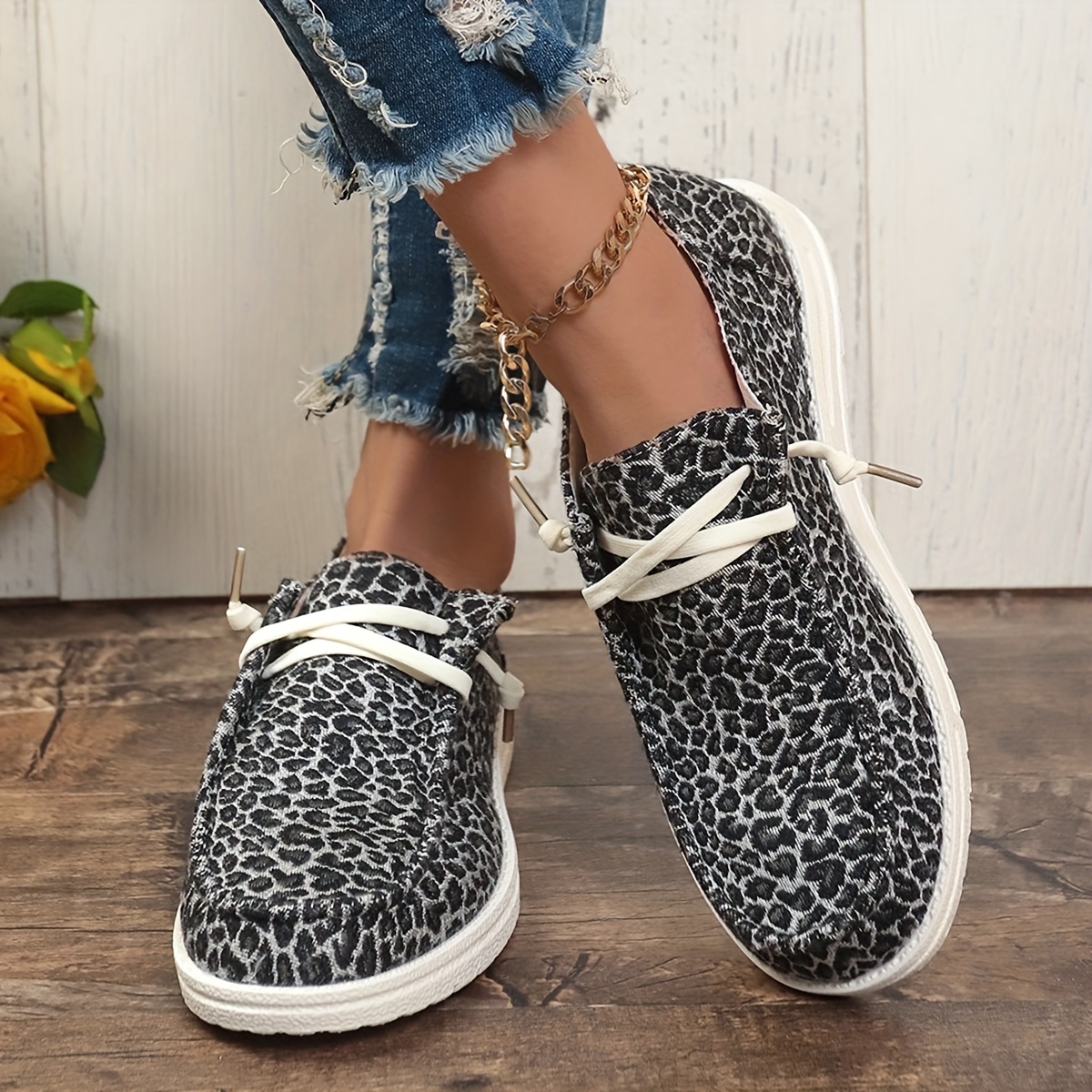 Leopard Pattern Skate Shoes for Women Flat Lightweight Lace-up Canvas