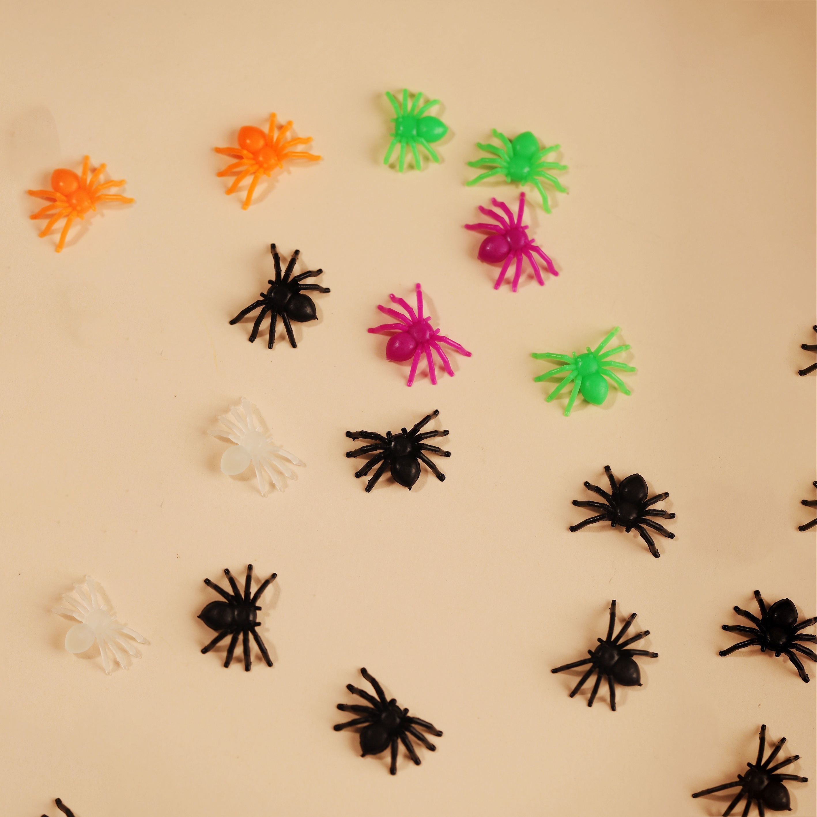 BOHS Ragno realistico in gomma – Giocattolo squishy di Halloween – Grande  morbido elastico – Scherzi di insetti – Giochi e Prodotti per l'Età  Evolutiva