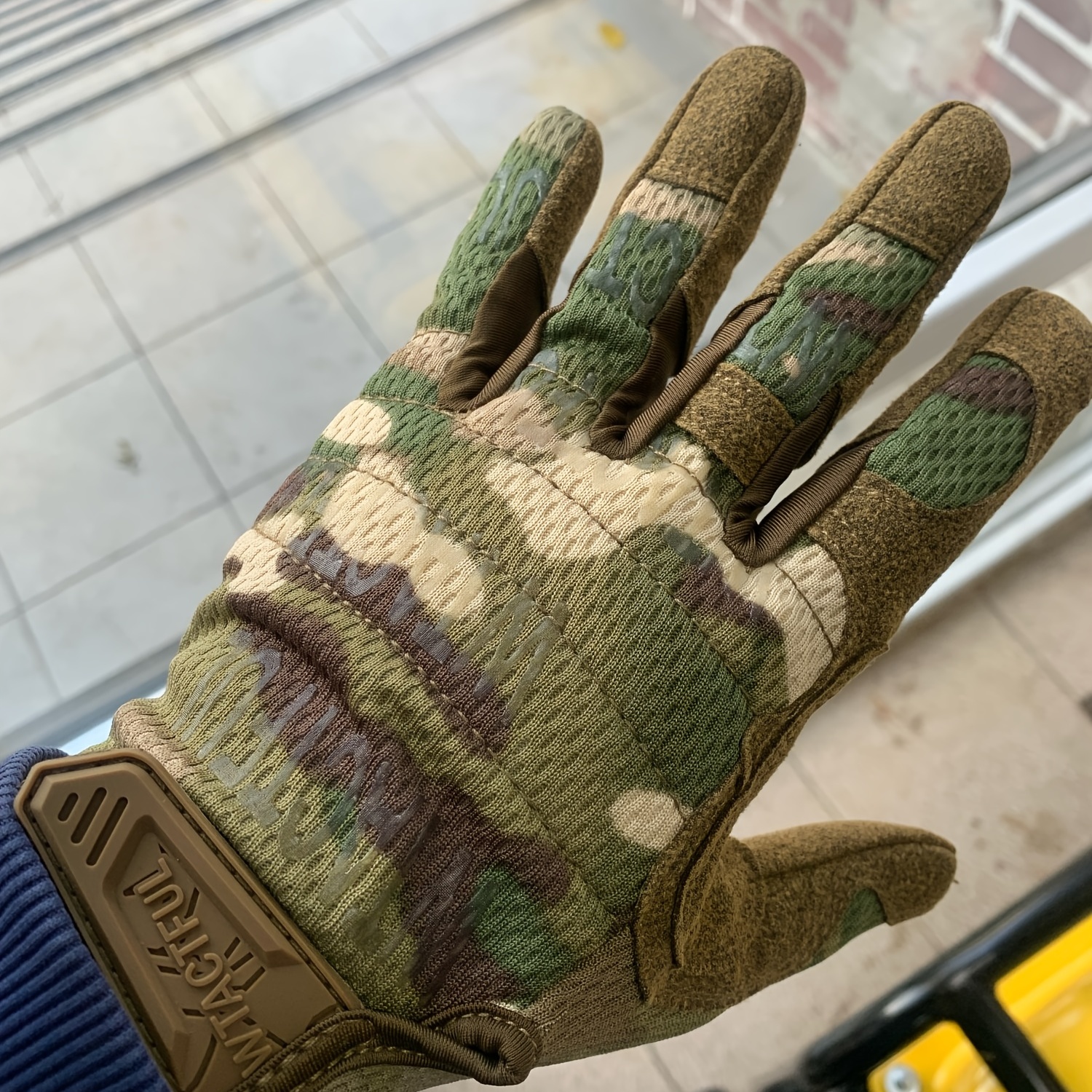 Men's Gloves: Windproof Touch Screen Touch Paintball Airsoft